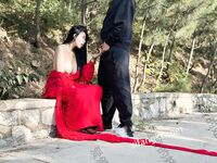 劲爆反差性感尤物『兔兔』及其闺蜜VIP群秀禾群婚纱露脸口交啪啪，唯美性感婚纱新娘超级反差完整版福利①