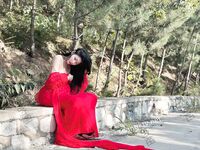 劲爆反差性感尤物『兔兔』及其闺蜜VIP群秀禾群婚纱露脸口交啪啪，唯美性感婚纱新娘超级反差完整版福利①