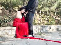 劲爆反差性感尤物『兔兔』及其闺蜜VIP群秀禾群婚纱露脸口交啪啪，唯美性感婚纱新娘超级反差完整版福利①