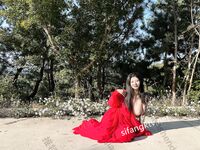 劲爆反差性感尤物『兔兔』及其闺蜜VIP群秀禾群婚纱露脸口交啪啪，唯美性感婚纱新娘超级反差完整版福利①