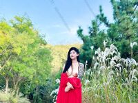 劲爆反差性感尤物『兔兔』及其闺蜜VIP群秀禾群婚纱露脸口交啪啪，唯美性感婚纱新娘超级反差完整版福利①