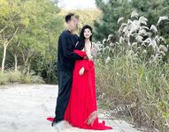 劲爆反差性感尤物『兔兔』及其闺蜜VIP群秀禾群婚纱露脸口交啪啪，唯美性感婚纱新娘超级反差完整版福利①