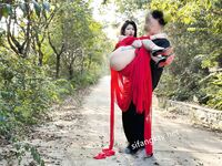 劲爆反差性感尤物『兔兔』及其闺蜜VIP群秀禾群婚纱露脸口交啪啪，唯美性感婚纱新娘超级反差完整版福利①