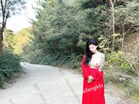 劲爆反差性感尤物『兔兔』及其闺蜜VIP群秀禾群婚纱露脸口交啪啪，唯美性感婚纱新娘超级反差完整版福利①