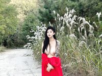 劲爆反差性感尤物『兔兔』及其闺蜜VIP群秀禾群婚纱露脸口交啪啪，唯美性感婚纱新娘超级反差完整版福利①