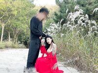 劲爆反差性感尤物『兔兔』及其闺蜜VIP群秀禾群婚纱露脸口交啪啪，唯美性感婚纱新娘超级反差完整版福利①