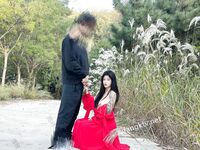 劲爆反差性感尤物『兔兔』及其闺蜜VIP群秀禾群婚纱露脸口交啪啪，唯美性感婚纱新娘超级反差完整版福利①