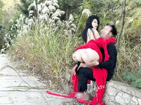 劲爆反差性感尤物『兔兔』及其闺蜜VIP群秀禾群婚纱露脸口交啪啪，唯美性感婚纱新娘超级反差完整版福利①