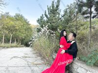 劲爆反差性感尤物『兔兔』及其闺蜜VIP群秀禾群婚纱露脸口交啪啪，唯美性感婚纱新娘超级反差完整版福利①