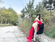 劲爆反差性感尤物『兔兔』及其闺蜜VIP群秀禾群婚纱露脸口交啪啪，唯美性感婚纱新娘超级反差完整版福利①