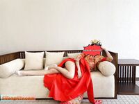 劲爆反差性感尤物『兔兔』及其闺蜜VIP群秀禾群婚纱露脸口交啪啪，唯美性感婚纱新娘超级反差完整版福利①