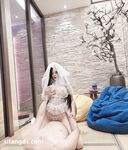 劲爆反差性感尤物『兔兔』及其闺蜜VIP群秀禾群婚纱露脸口交啪啪，唯美性感婚纱新娘超级反差完整版福利①