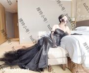 劲爆反差性感尤物『兔兔』及其闺蜜VIP群秀禾群婚纱露脸口交啪啪，唯美性感婚纱新娘超级反差完整版福利②