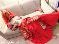 劲爆反差性感尤物『兔兔』及其闺蜜VIP群秀禾群婚纱露脸口交啪啪，唯美性感婚纱新娘超级反差完整版福利②