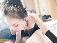 劲爆反差性感尤物『兔兔』及其闺蜜VIP群秀禾群婚纱露脸口交啪啪，唯美性感婚纱新娘超级反差完整版福利③秀禾