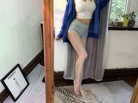 抖音B站双视主播，刷礼物才能看到的福利，嫩穴在透明椅子上随着蜜臀的摆动左拉右扯