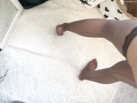 抖音B站双视主播，刷礼物才能看到的福利，嫩穴在透明椅子上随着蜜臀的摆动左拉右扯