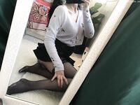 抖音B站双视主播，刷礼物才能看到的福利，嫩穴在透明椅子上随着蜜臀的摆动左拉右扯