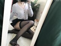 抖音B站双视主播，刷礼物才能看到的福利，嫩穴在透明椅子上随着蜜臀的摆动左拉右扯