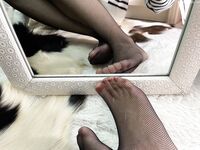 抖音B站双视主播，刷礼物才能看到的福利，嫩穴在透明椅子上随着蜜臀的摆动左拉右扯