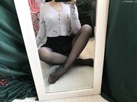 抖音B站双视主播，刷礼物才能看到的福利，嫩穴在透明椅子上随着蜜臀的摆动左拉右扯