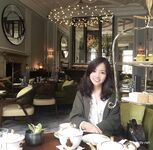 Weibo pelajar Kanada Li Tianyi: Auntie Li Tian, perempuan jalang yang cantik dengan senyuman manis, sedang bersetubuh dengan teman lelakinya di dalam bilik hotel. Dia melutut di atas lantai menjilat zakarnya, memeluk kaki dan air mani tanpa kondom. Saya t