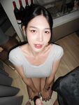 Payudara besar dan jalang cantik, melancap, seks oral dan menelan air mani, seks ghairah