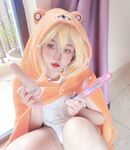 OF可欲可甜，蘿莉娃娃臉，肉感福利姬【Nyanchan2k3】新作，6分鍾，戶外公園捆綁自慰露出放尿