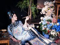 精緻胸模女神｢年年｣絲蘭陵氣質大家閨秀 圓潤美胸軍閥玩物 慵雅脫俗真想把玩一番
