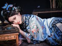 精緻胸模女神｢年年｣絲蘭陵氣質大家閨秀 圓潤美胸軍閥玩物 慵雅脫俗真想把玩一番