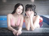 韩国人气模特｢Yeha&Hina｣双女全裸出镜相互玩弄淫水湿透骚丁小穴呼之欲出