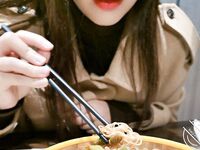 海角亂倫大神【shsjsjssnn】『與親姐和漂亮表姐的瘋狂亂倫』收費合集，穿上空姐制服 嘗試姐姐的後庭 射在姐姐嘴裡！