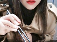 海角亂倫大神【shsjsjssnn】『與親姐和漂亮表姐的瘋狂亂倫』收費合集，穿上空姐制服 嘗試姐姐的後庭 射在姐姐嘴裡！