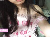 超嫩合法小母狗萝莉『LepALuli2kVN』被主人爸爸拽着双马尾后入，无毛小嫩穴被大肉棒塞满