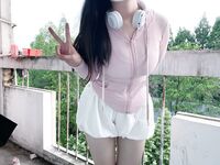 露脸巨乳高颜值大学生【小坦克】宿舍自慰，户外露出，喝尿，叫爸爸！漂亮学生妹私下极度反差是个露出癖性瘾小母狗