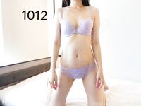 顶级性感尤物女神『Suedehdad520』被开发成人尽可夫的小荡妇，高冷的外表下藏着一颗骚动的心完