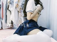 推特極品白虎蘿莉『kitty不吃魚』一字馬紫薇被男主調教啪啪乖的狠！超嫩可愛人形小母狗 被操的叫爸爸 下