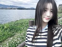 Ảnh tự sướng của nữ sinh trong trắng, dịu dàng và xinh đẹp, ba điểm của cơ thể hồng hào, ham muốn tình dục rất mạnh mẽ thủ dâm dòng chảy dâm dục, nước dâm dục trên quần đều được vẽ