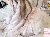 超嫩小母狗嫩妹『菜菜萝莉』被金主爸爸户外露出调教啪啪，同学老师眼中的乖乖女私下其实是爸爸的小母狗