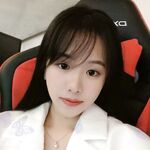 刚大学毕业的高颜值女大学生，私下里和男友同居，妹子的颜值和身材简直极品，在床上简直就是只母狗，求着男友操