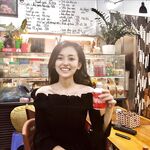 00后超清纯的女大学生，私下里找摄影师私拍，事后被摄影师流出，每周这身材和颜值真顶，就是有点贫乳