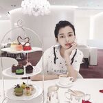 00后超清纯的女大学生，私下里找摄影师私拍，事后被摄影师流出，每周这身材和颜值真顶，就是有点贫乳