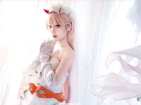 19歲高顏值反差coser，臉穴同框大尺度寫真，附拍攝花絮