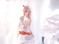 19歲高顏值反差coser，臉穴同框大尺度寫真，附拍攝花絮