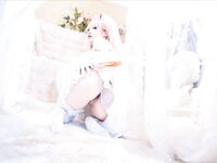 19歲高顏值反差coser，臉穴同框大尺度寫真，附拍攝花絮