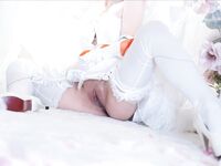 19歲高顏值反差coser，臉穴同框大尺度寫真，附拍攝花絮