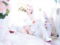 19歲高顏值反差coser，臉穴同框大尺度寫真，附拍攝花絮