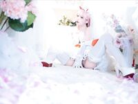 19歲高顏值反差coser，臉穴同框大尺度寫真，附拍攝花絮