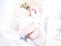 19歲高顏值反差coser，臉穴同框大尺度寫真，附拍攝花絮