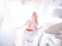 19歲高顏值反差coser，臉穴同框大尺度寫真，附拍攝花絮